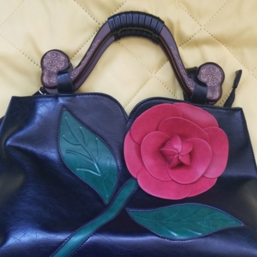 3D Red Flower Tote 🌹